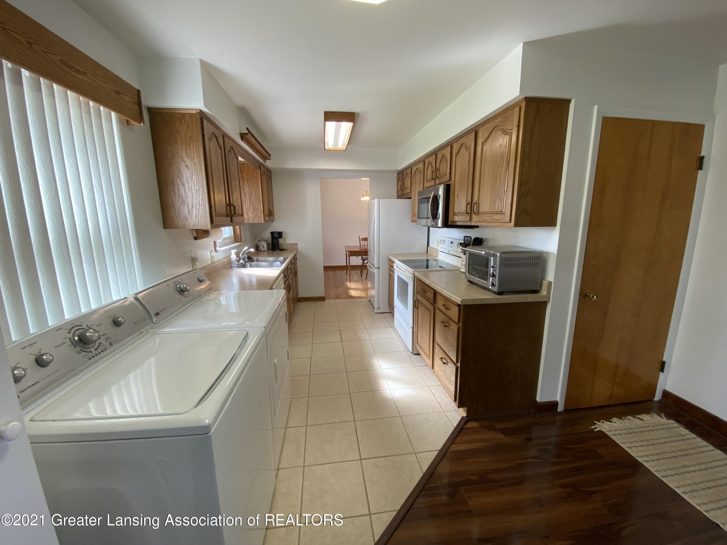 1223 South Dewitt Road St. Johns, MI 48879 - Photo 12 of 31 kitchen2