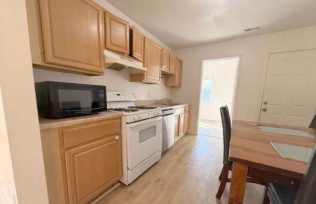 $3,000 | 9-11 Richardson Street, Unit 3, Malden, MA 02148