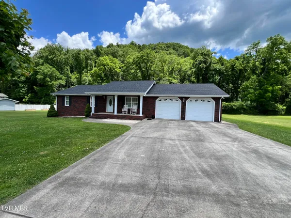 $390,000 | 839 Deerfield Lane, Hampton, TN 37658