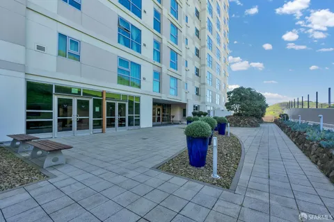 $899,000 | 1 Mandalay Place, Unit 910, South San Francisco, CA 94080