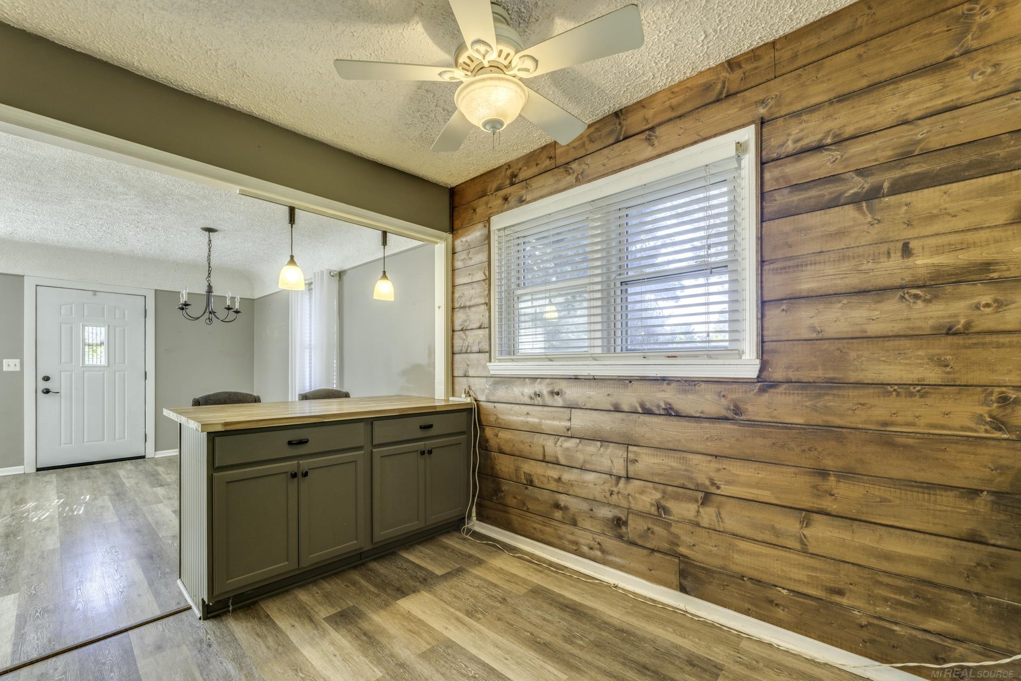 4034 Lakeshore Road Lexington, MI 48450 - Photo 10 of 37 Kitchen Peninsula