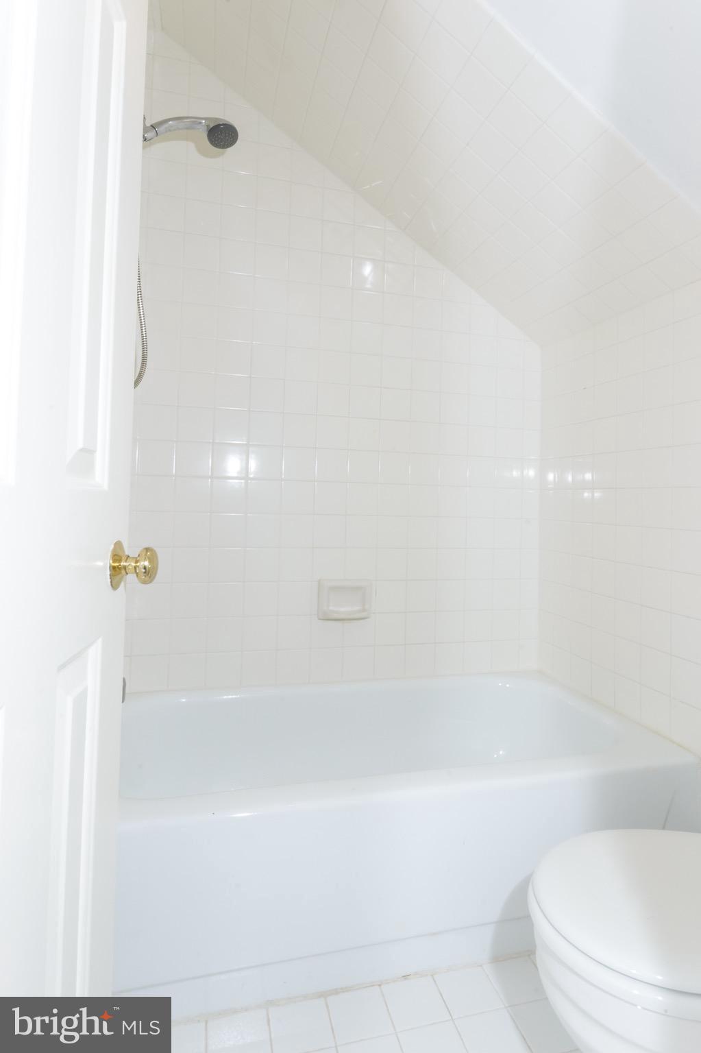 428 West Glebe Road Alexandria, VA 22305 - Photo 16 of 25 a bathroom with a bathtub and a toilet
