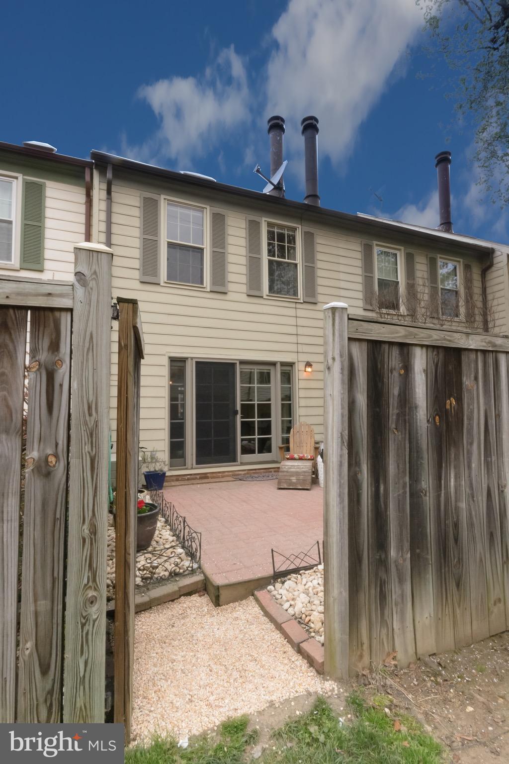 428 West Glebe Road Alexandria, VA 22305 - Photo 20 of 25 a front view of a house with a porch