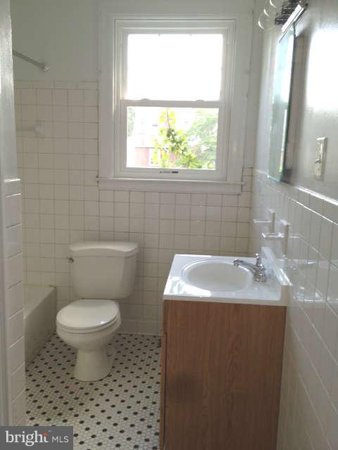 1101 Elm Ridge Avenue Baltimore, MD 21229 - Photo 11 of 15 Bath #1