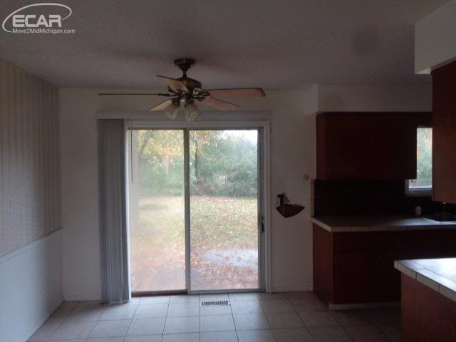 3505 Ridgecliffe Drive Flint, MI 48532 - Photo 3 of 12