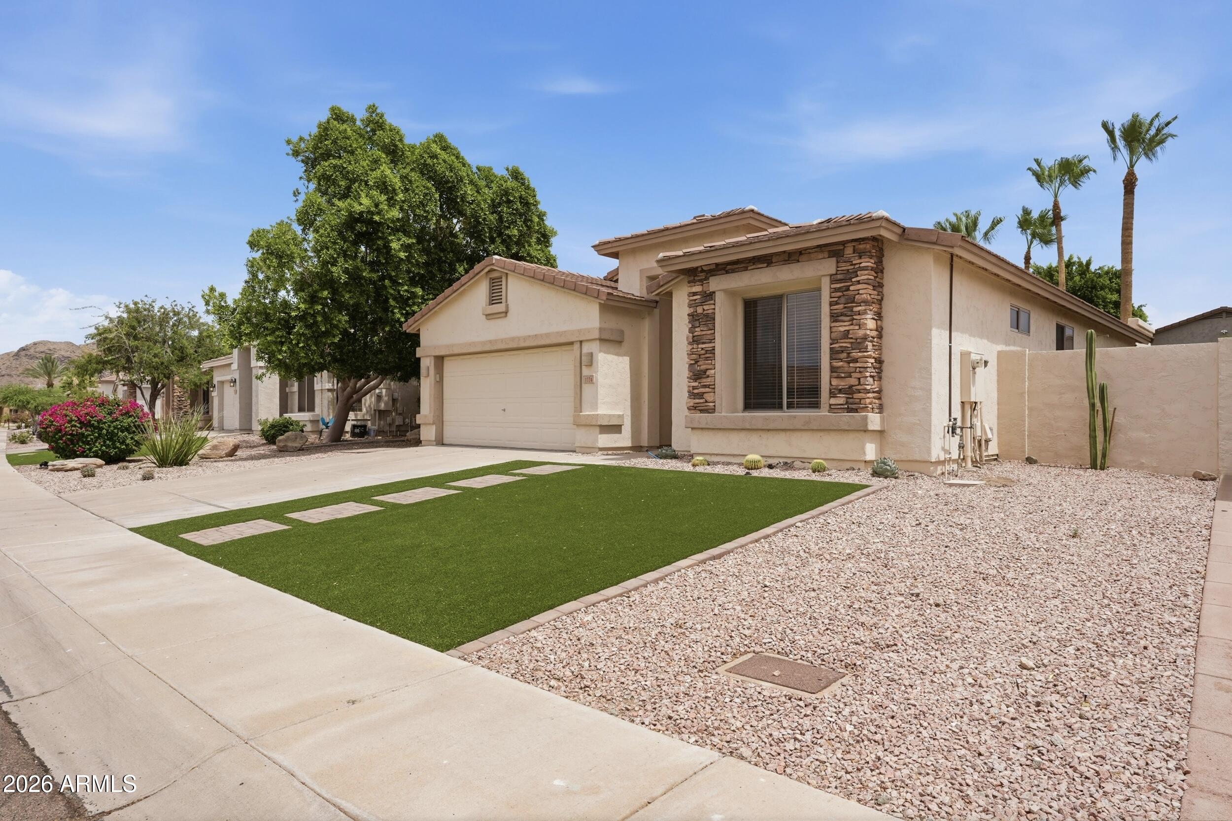 1724 West Deer Creek Road Phoenix, AZ 85045 - Photo 4 of 25