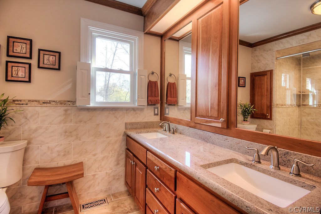 570 Fords Road Manakin-Sabot, VA 23103 - Photo 23 of 50 a bathroom with a sink and a mirror