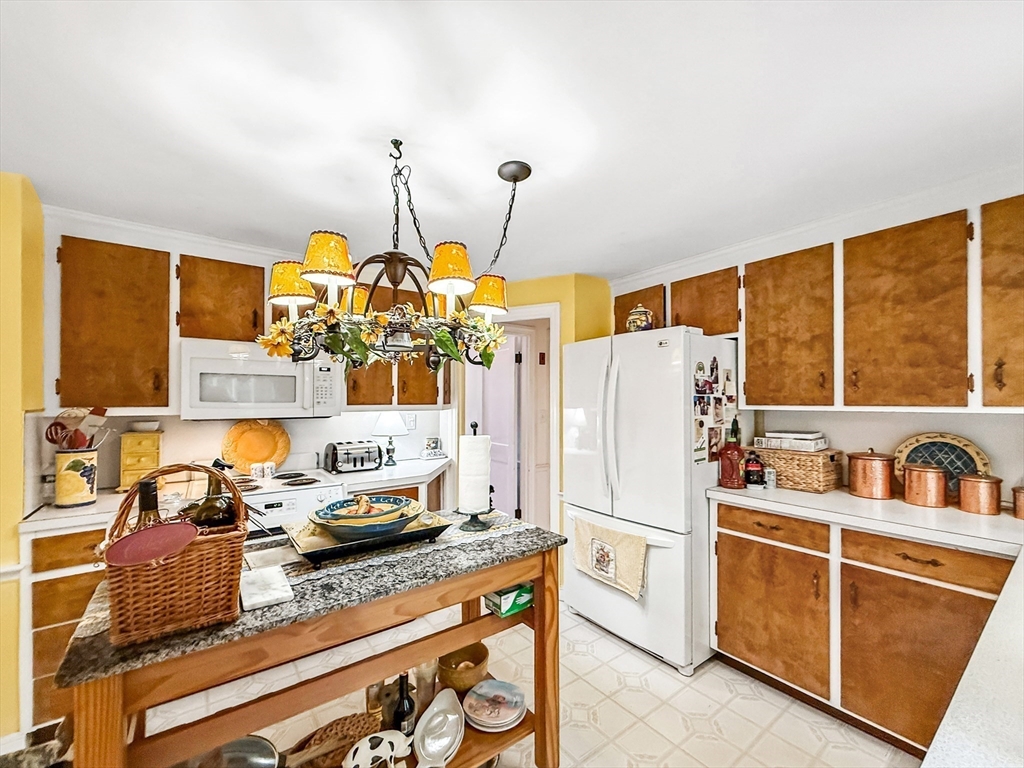 8 Thorndike Road Wakefield, MA 01880 - Photo 12 of 39 Gallery Image 12
