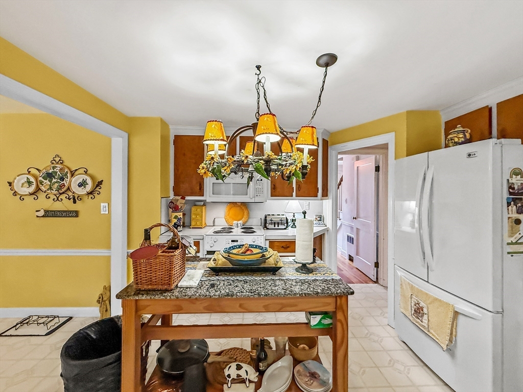 8 Thorndike Road Wakefield, MA 01880 - Photo 14 of 39 Gallery Image 14