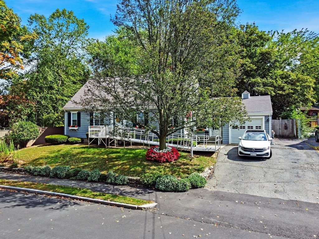 8 Thorndike Road Wakefield, MA 01880 - Photo 2 of 39 Gallery Image 2