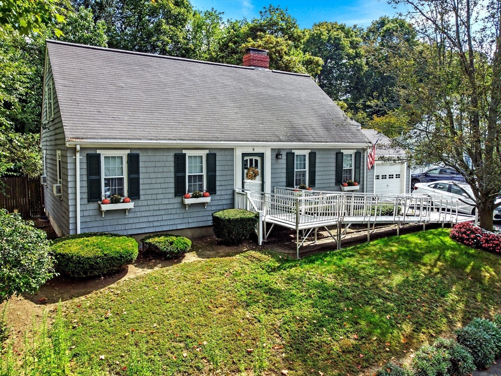 8 Thorndike Road Wakefield, MA 01880 - Photo 3 of 39 Gallery Image 3