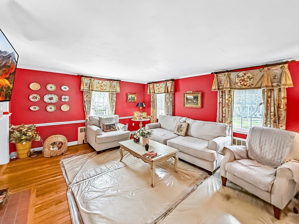 8 Thorndike Road Wakefield, MA 01880 - Photo 8 of 39 Gallery Image 8