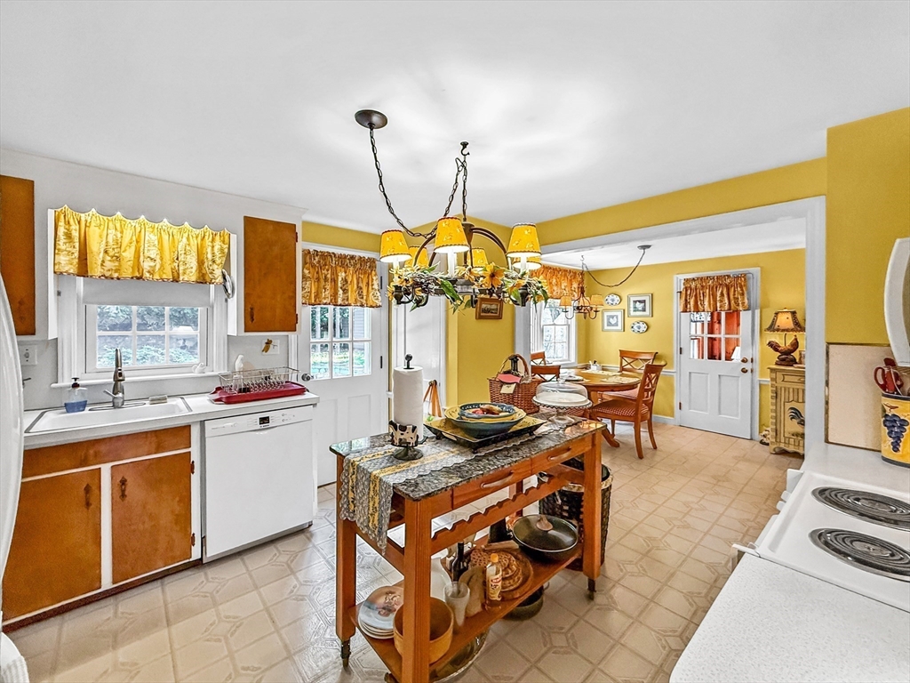 8 Thorndike Road Wakefield, MA 01880 - Photo 10 of 39 Gallery Image 10