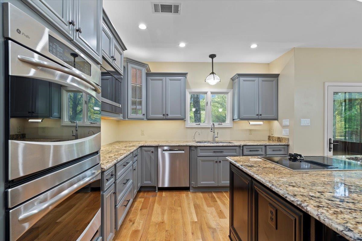 8485 Highway 196 Collierville, TN 38017 - Photo 5 of 34 a kitchen with stainless steel appliances granite countertop a sink stove and cabinets