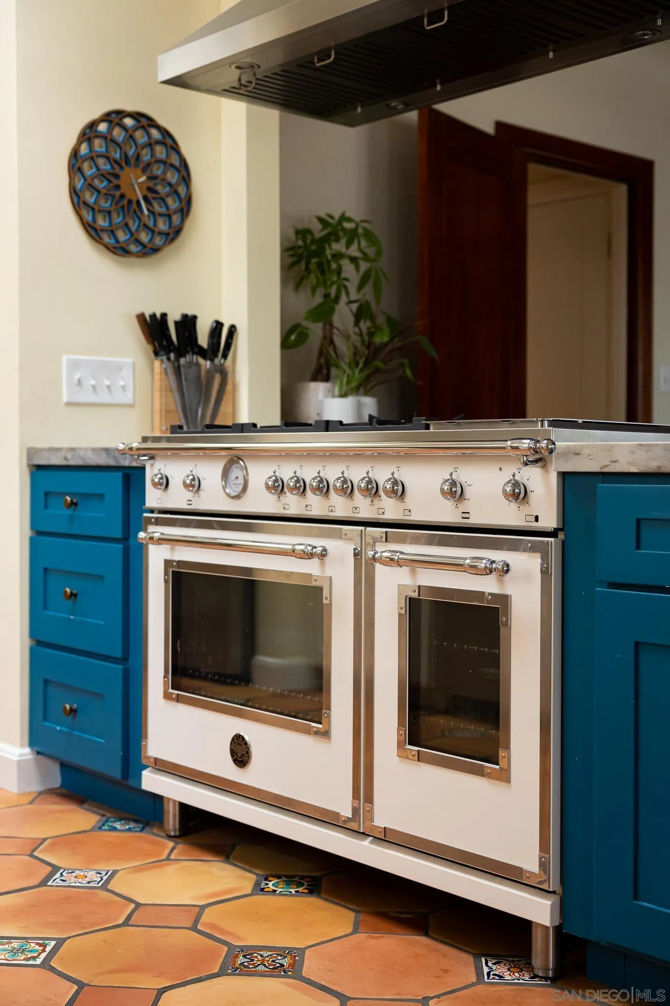 4192 Rochester Road San Diego, CA 92116 - Photo 12 of 49 a stove top oven sitting inside of a kitchen