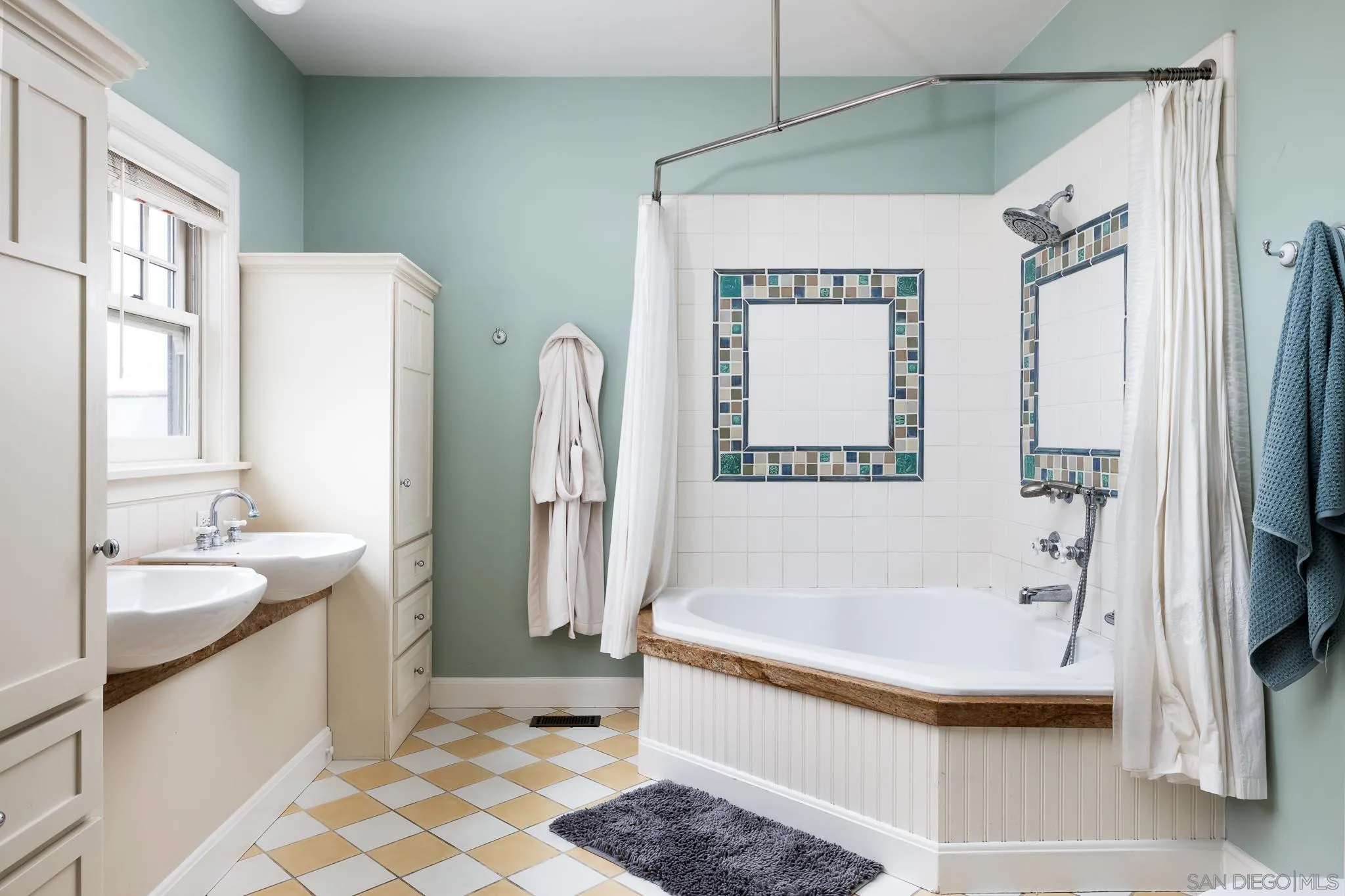 4192 Rochester Road San Diego, CA 92116 - Photo 19 of 49 a bathroom with a tub a sink and a large mirror