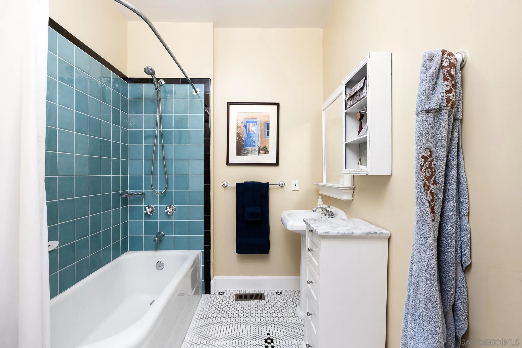4192 Rochester Road San Diego, CA 92116 - Photo 22 of 49 a bathroom with a tub sink and mirror