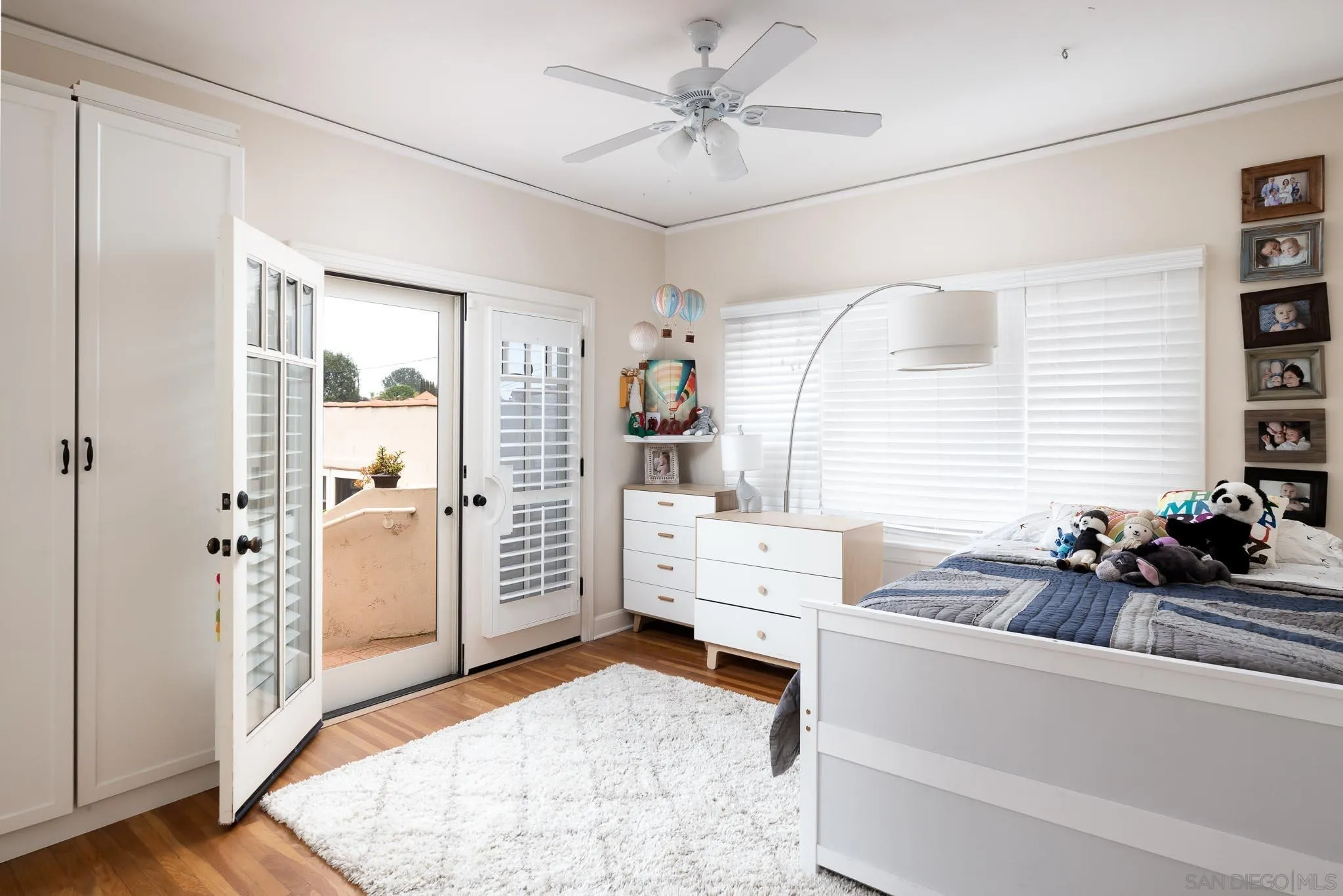 4192 Rochester Road San Diego, CA 92116 - Photo 25 of 49 a living room with furniture and wooden floor
