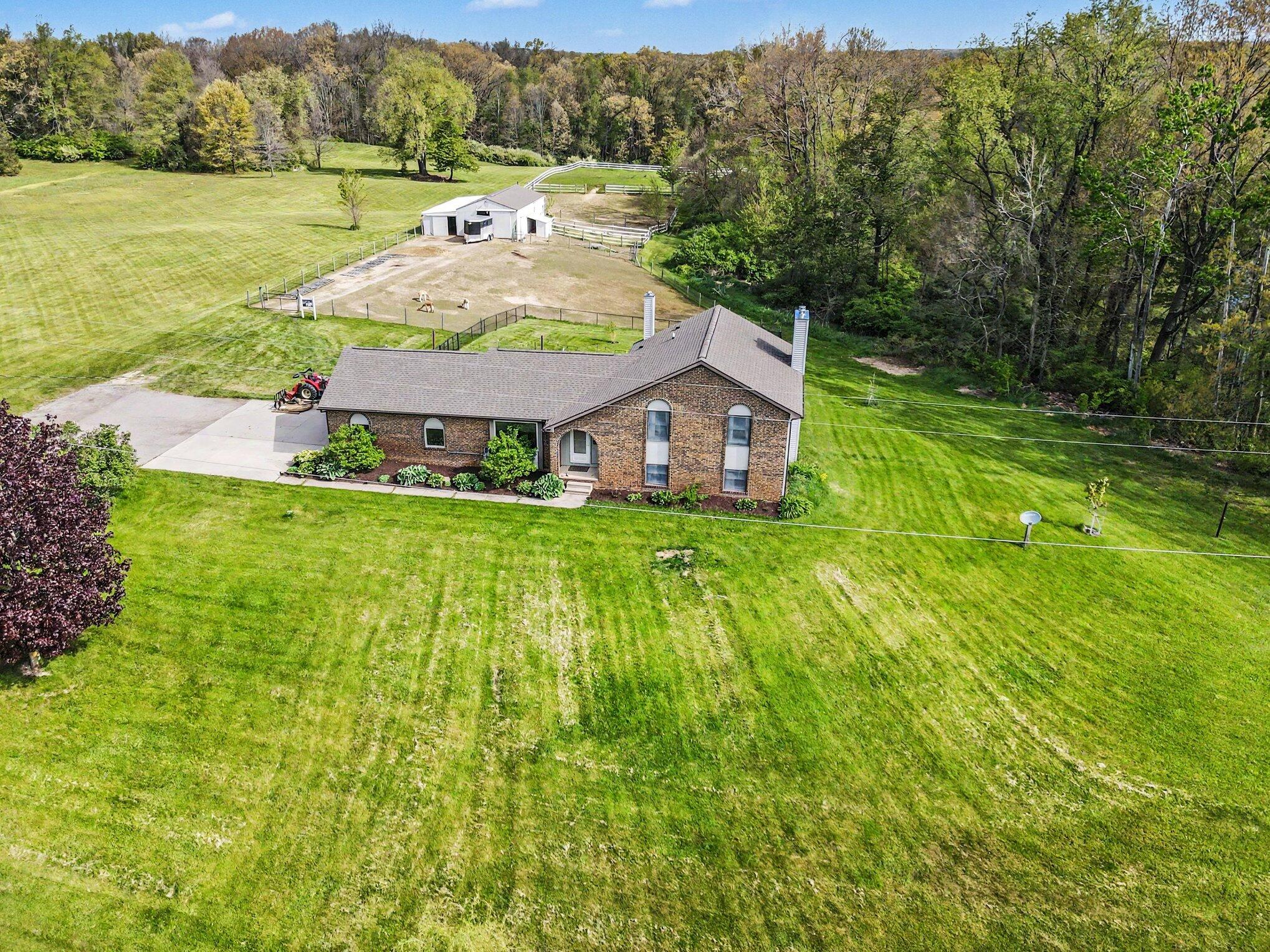 2536 West Coon Lake Road Howell, MI 48843 - Photo 2 of 35 035_file_1813