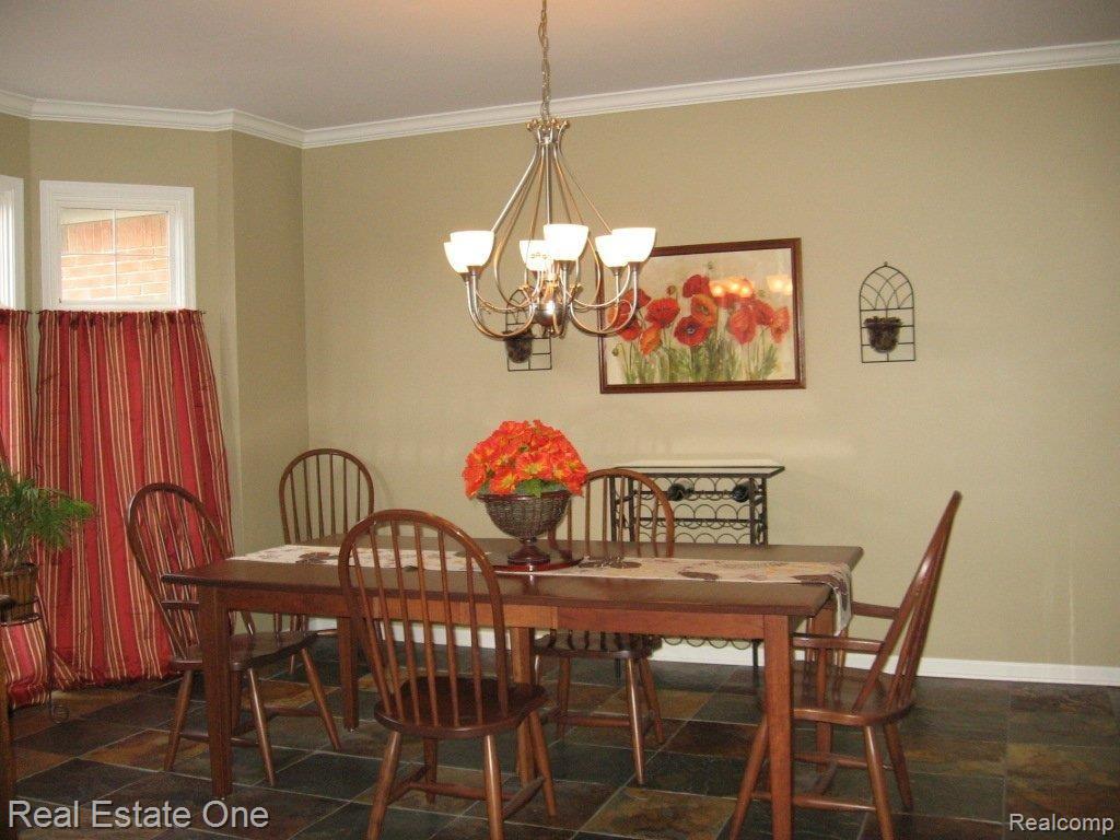 99 Fieldway Court Rochester, MI 48306 - Photo 8 of 19 Dining Room
