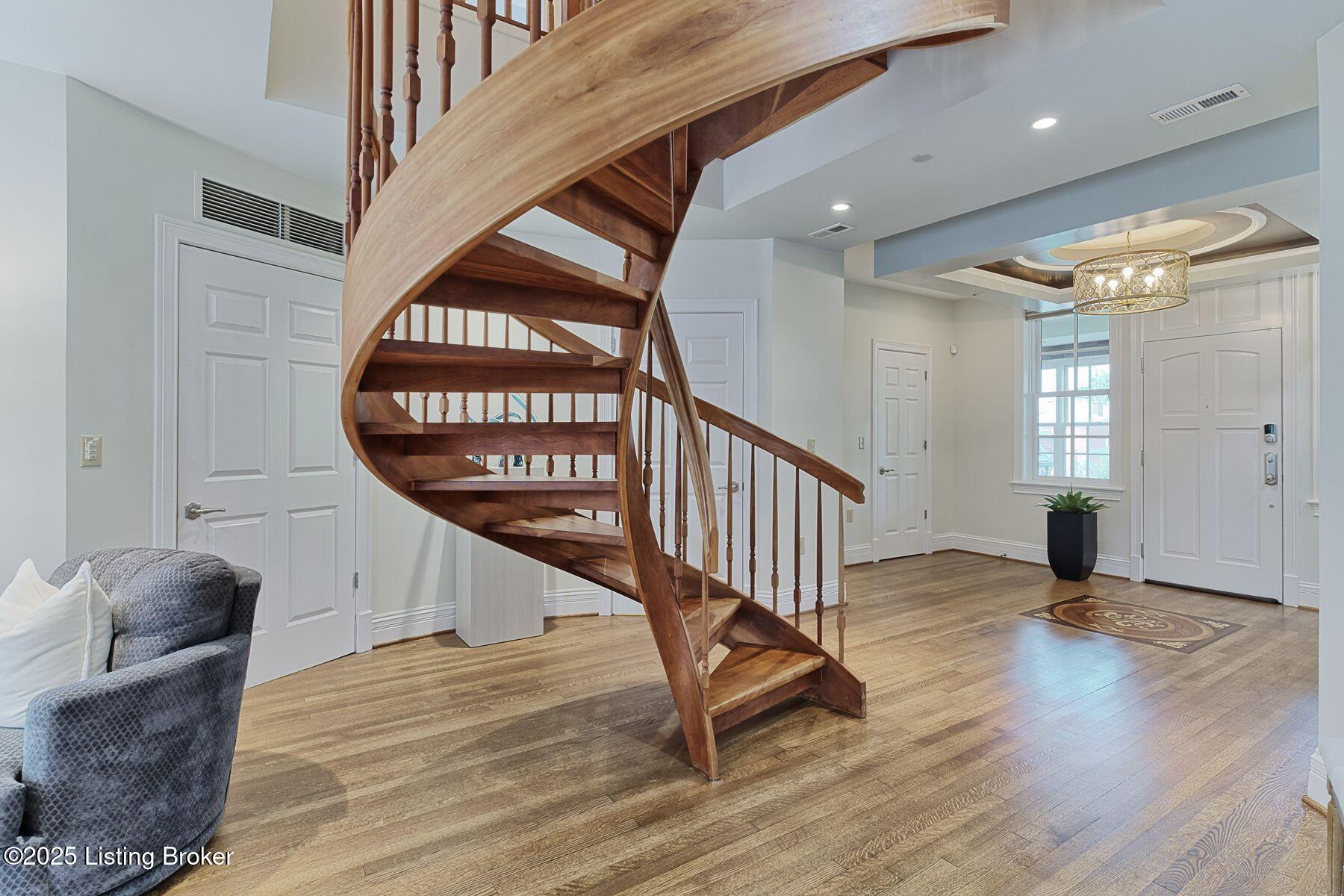 966 Cherokee Road, Unit 303 Louisville, KY 40204 - Photo 23 of 50 photo_online_023
