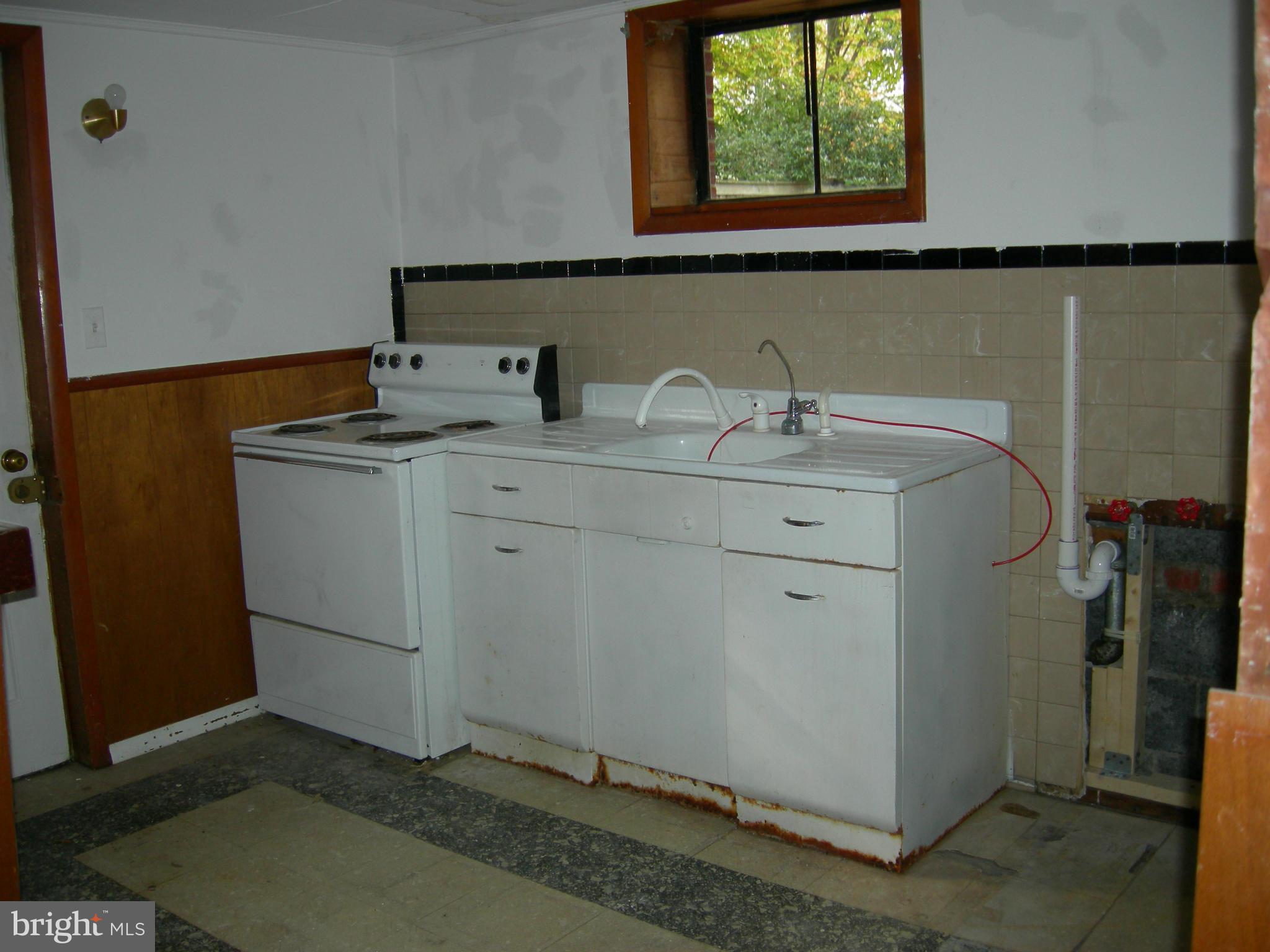 4711 Edgewood Road College Park, MD 20740 - Photo 16 of 23 Laundry Area