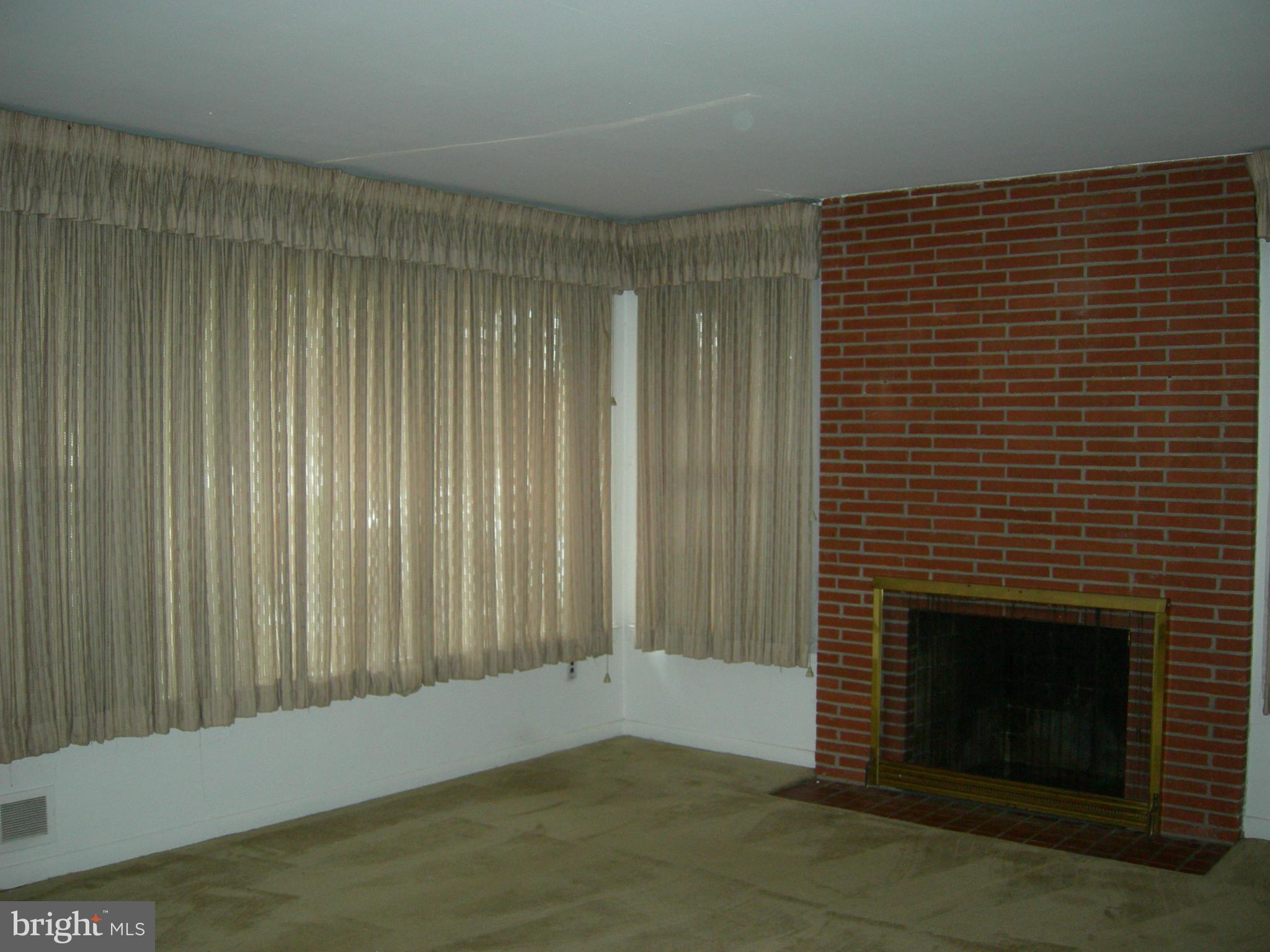 4711 Edgewood Road College Park, MD 20740 - Photo 7 of 23 Living Room