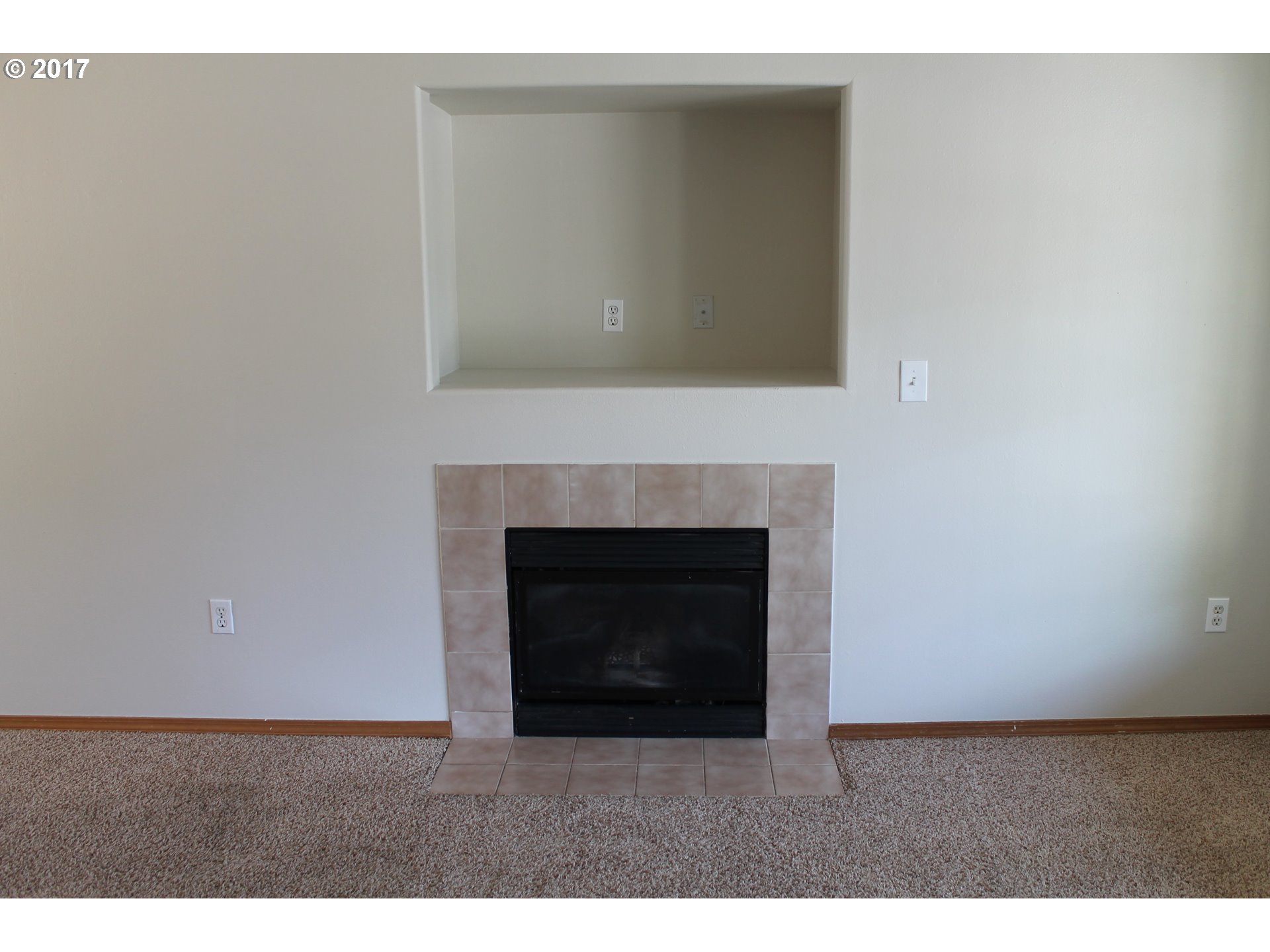 1026 Southwest Ivory Loop Gresham, OR 97080 - Photo 6 of 13 a living room with a fireplace