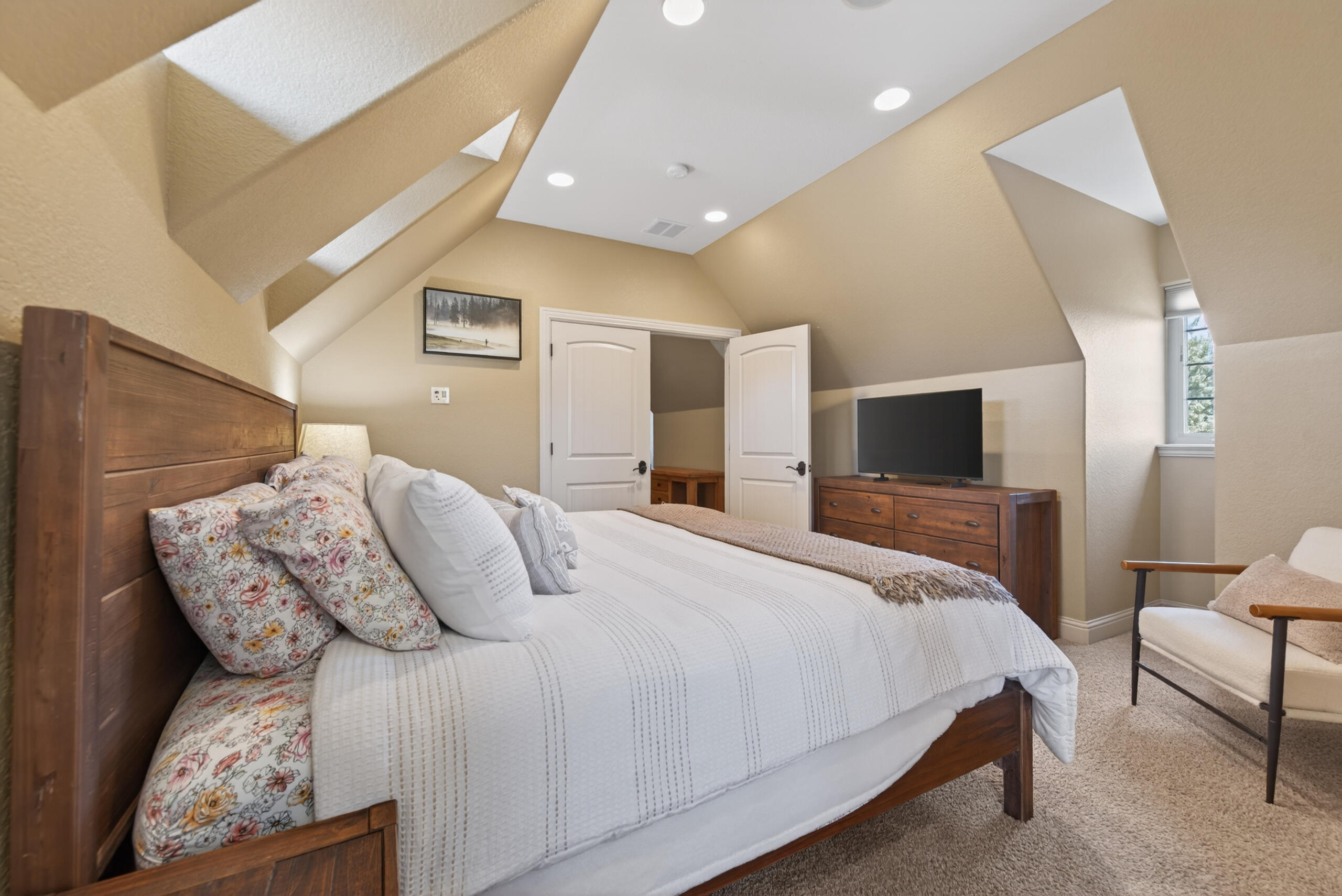 9009 Merlin Drive Redmond, OR 97756 - Photo 67 of 98 a bedroom with a bed and a television