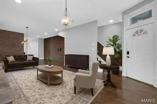 $294,900 | 2212 Indiana Avenue, St. Louis, MO 63104