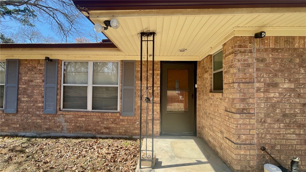 10933 Clyde Acord Road Franklin, TX 77856 - Photo 4 of 20 a bathroom with a shower