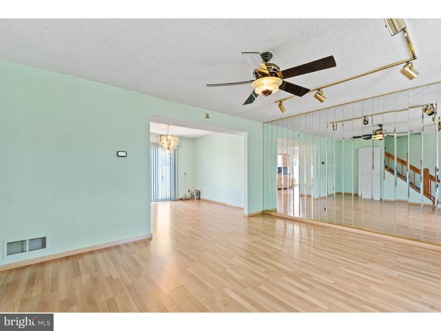 34 Hartford Road Sewell, NJ 08080 - Photo 3 of 25