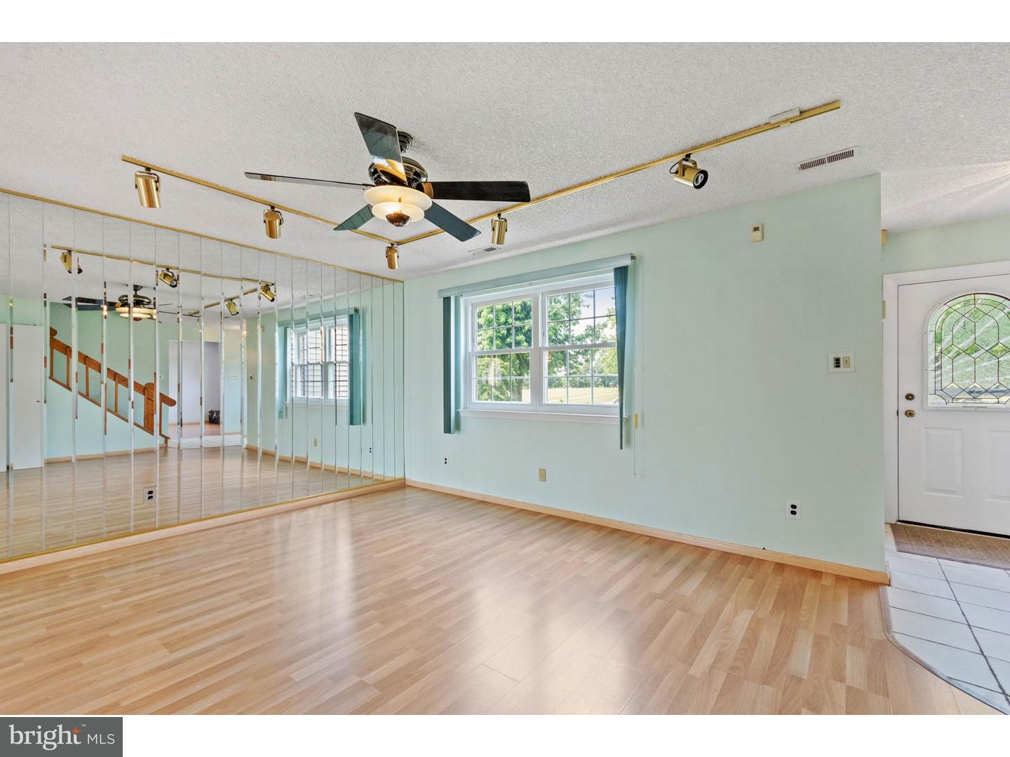 34 Hartford Road Sewell, NJ 08080 - Photo 4 of 25