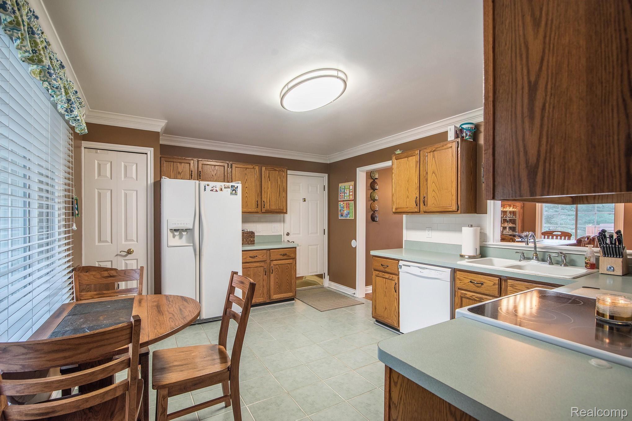 215 Argentine Road Howell, MI 48843 - Photo 7 of 28 DSC_5783.jpg
