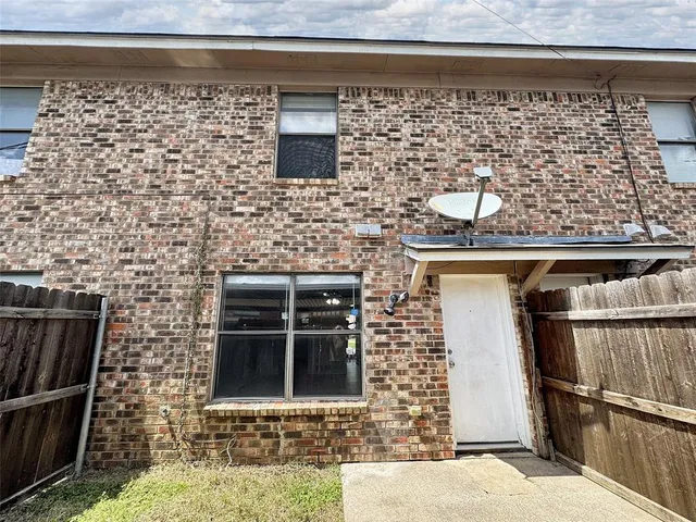 $1,350 | 1024 Southmoor Drive, Unit 1026, Arlington, TX 76010