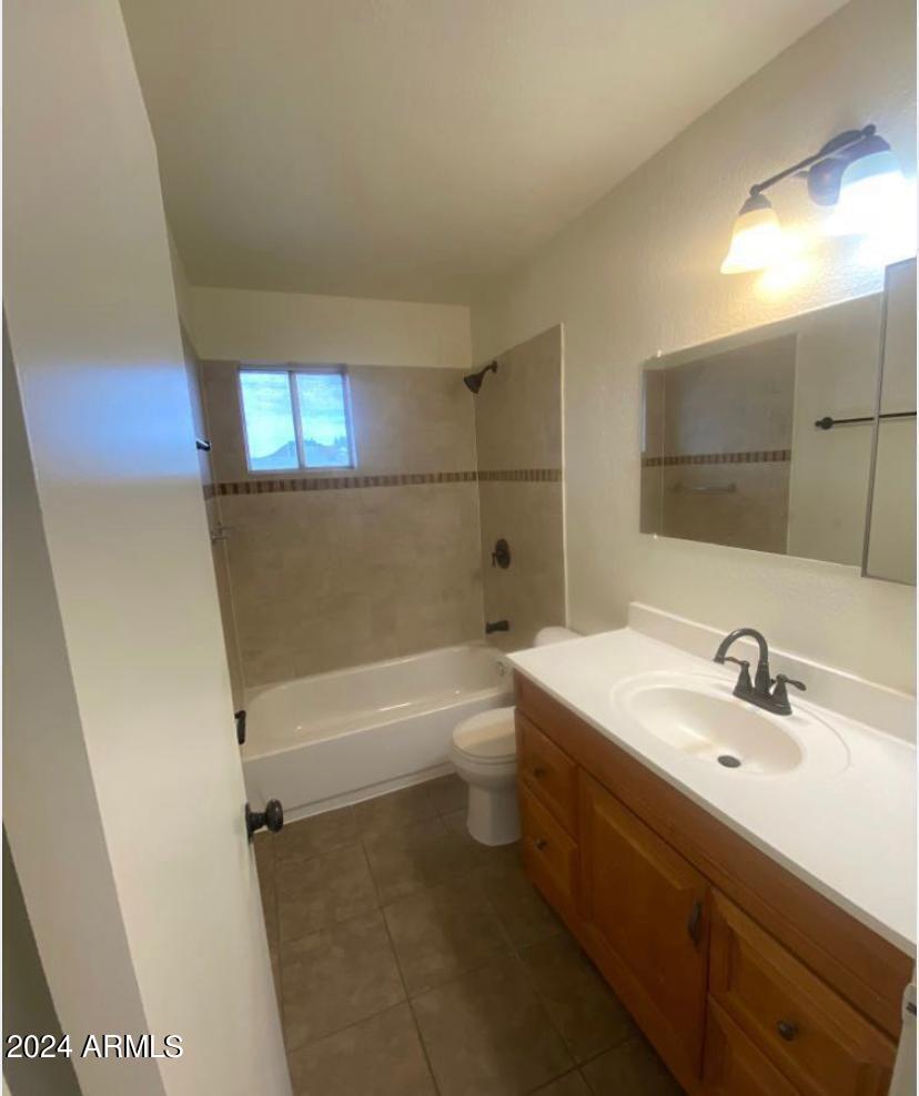 1420 East Brown Street, Unit D Phoenix, AZ 85020 - Photo 10 of 11 a bathroom with a sink a toilet and shower