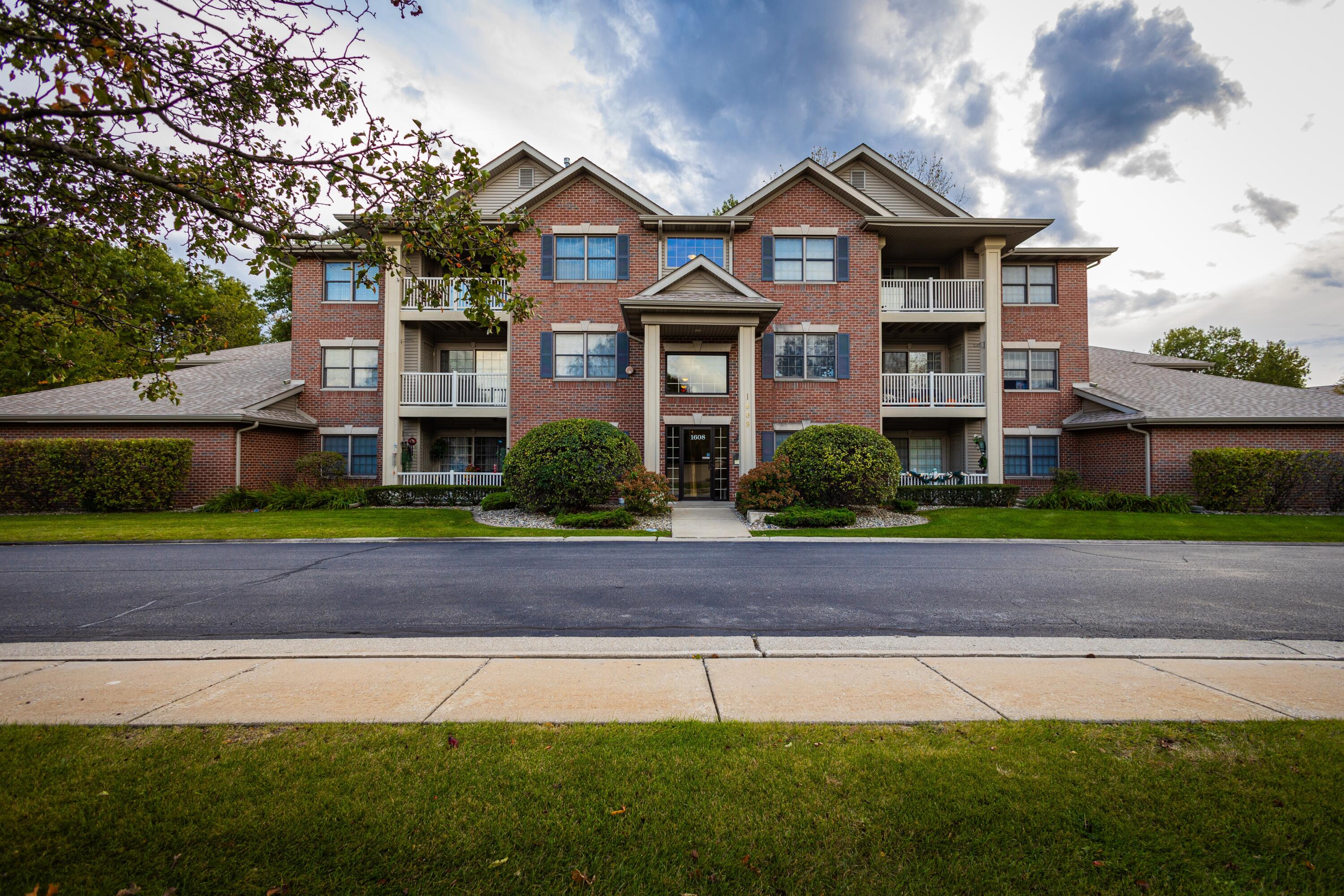 1608 White Oak Circle, Unit 2A Munster, IN 46321 - Photo 36 of 37 3000x2000