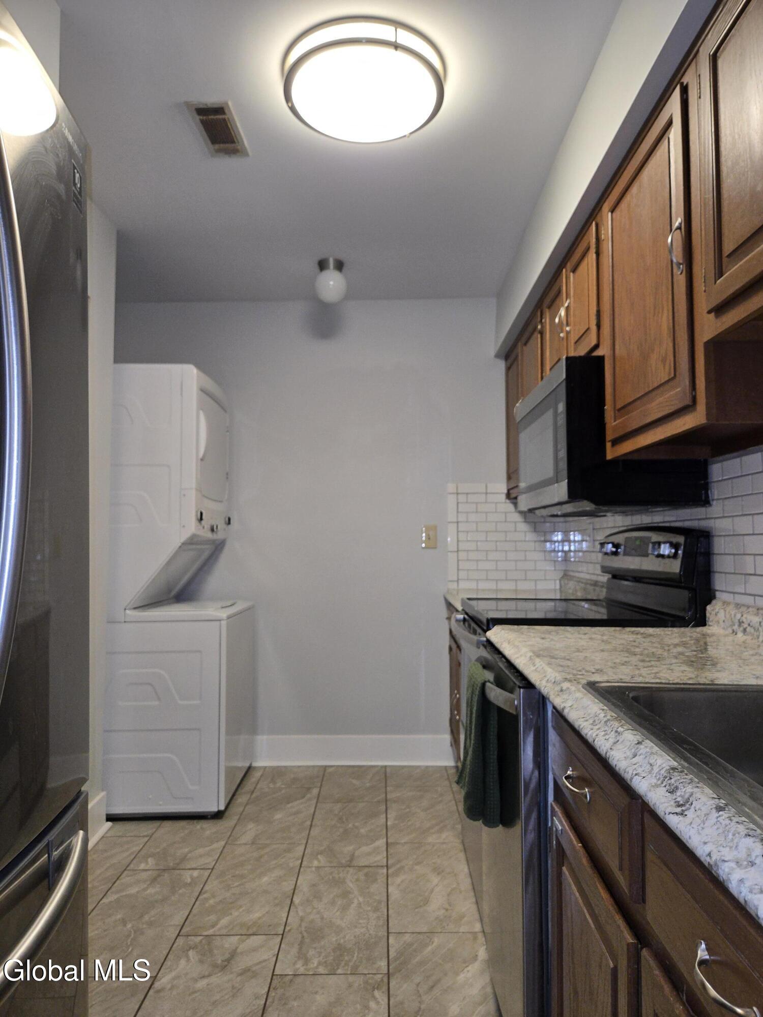 93 Ridgewood Terrace Albany, NY 12203 - Photo 23 of 38 20260301_180310