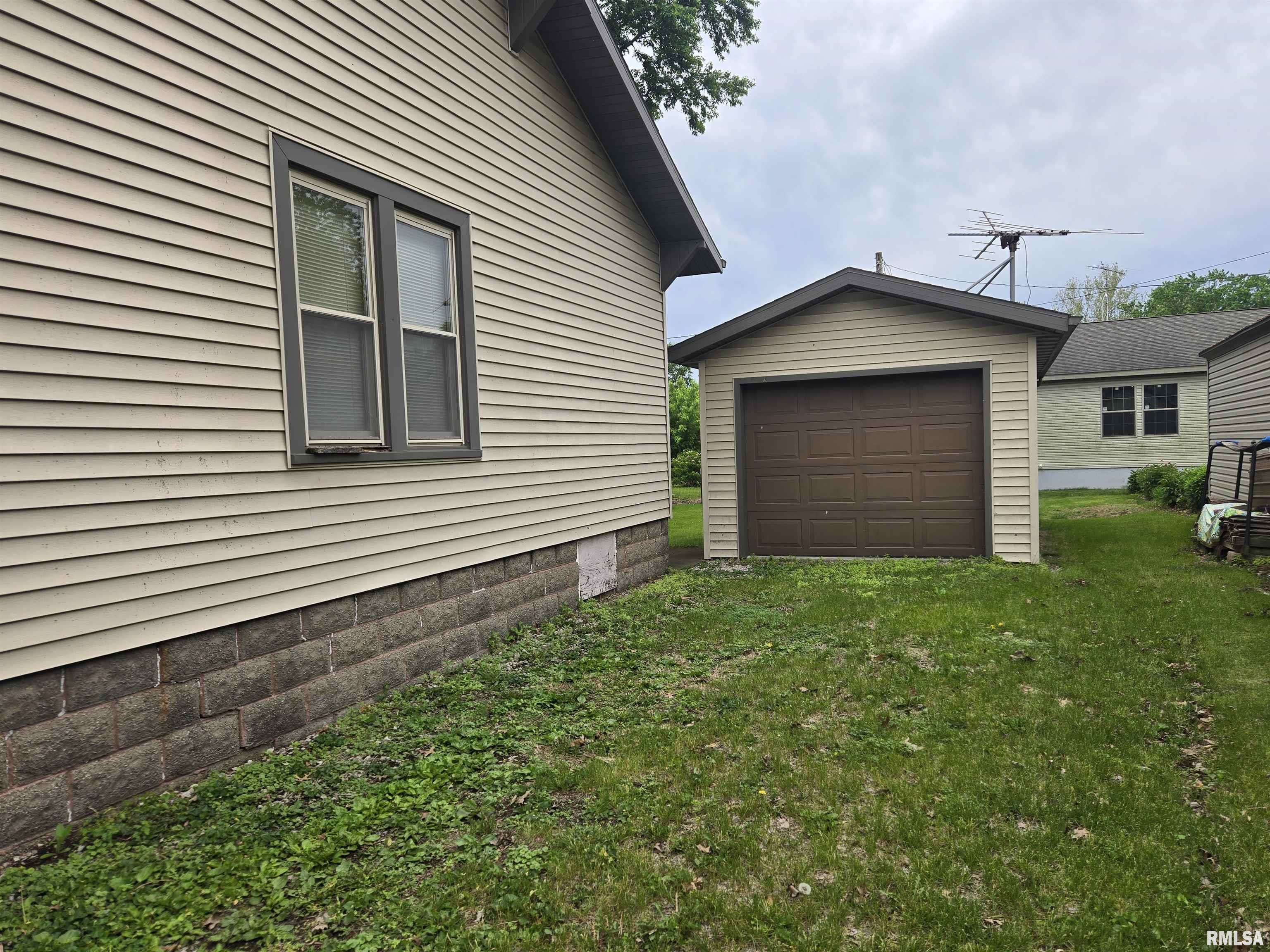 360 West Wells Street Bushnell, IL 61422 - Photo 13 of 15