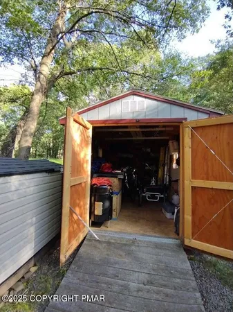 a view of an outdoor space