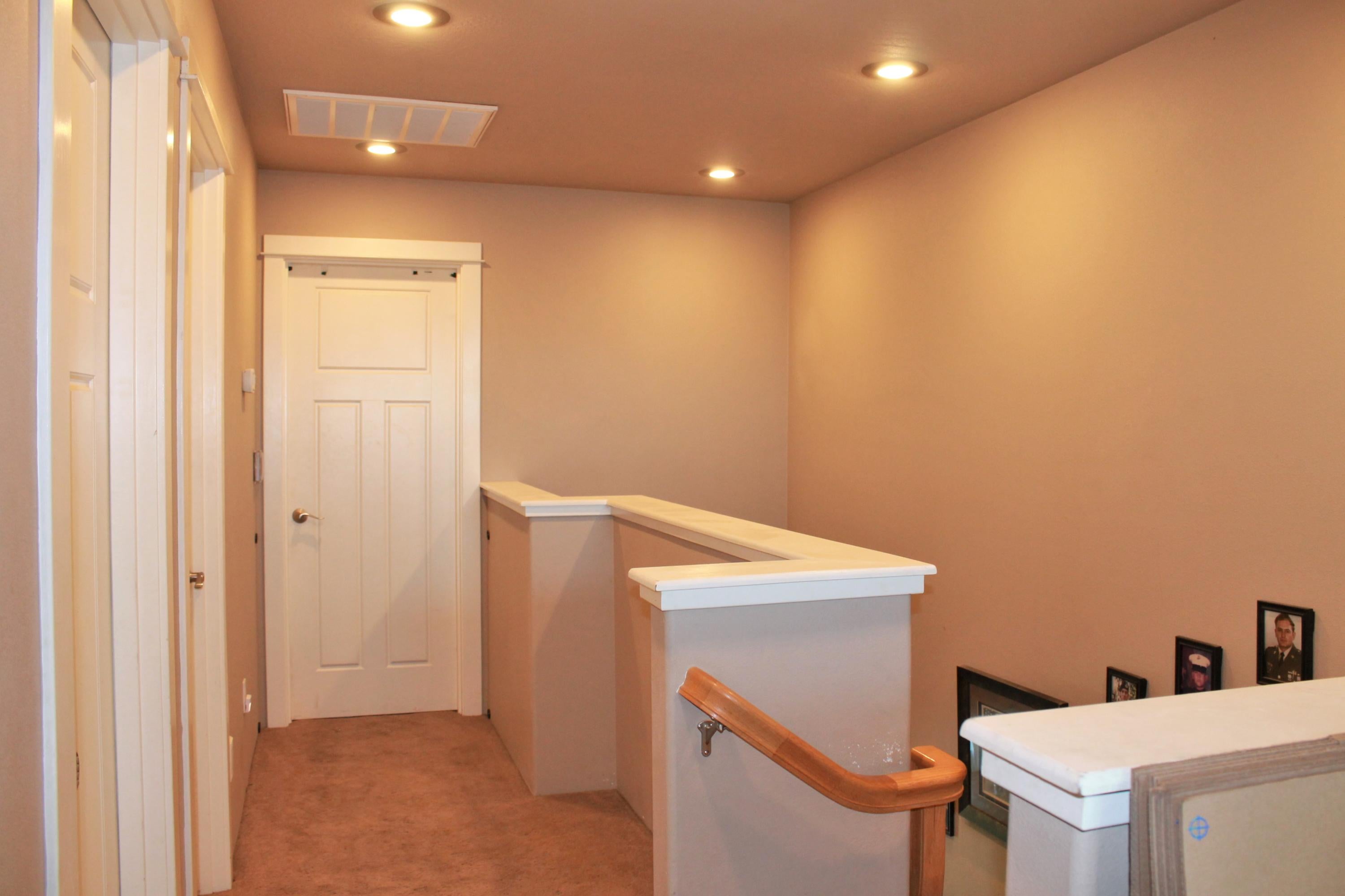 10990 Agate Road Eagle Point, OR 97524 - Photo 22 of 28 Upstairs