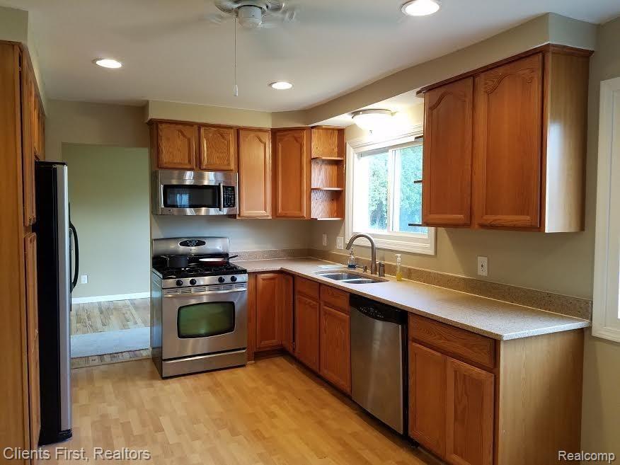 1030 Inkster Road Dearborn Heights, MI 48127 - Photo 8 of 49 10.jpg