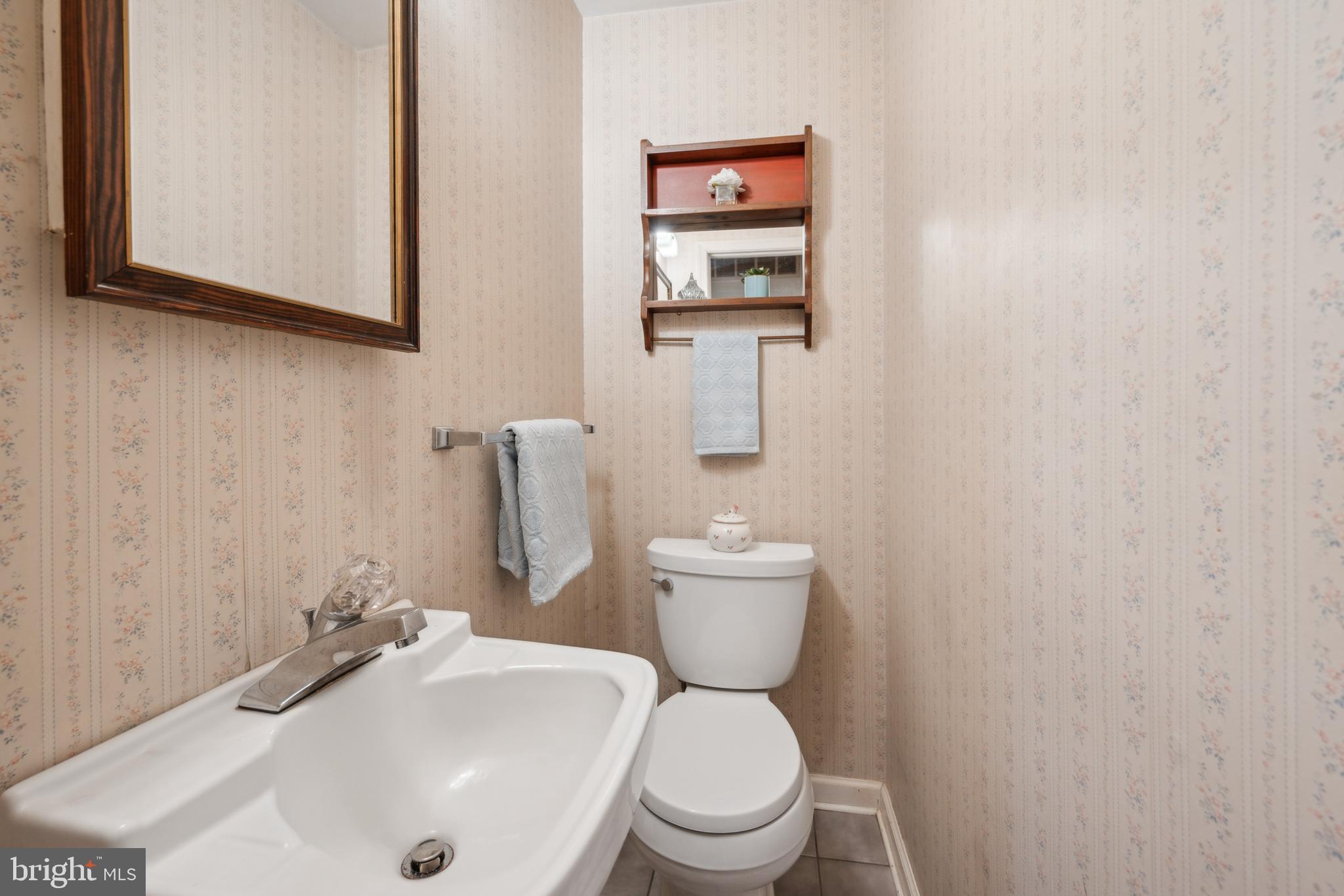 106 Pelham Road Delran, NJ 08075 - Photo 15 of 24 a bathroom with a toilet sink and mirror
