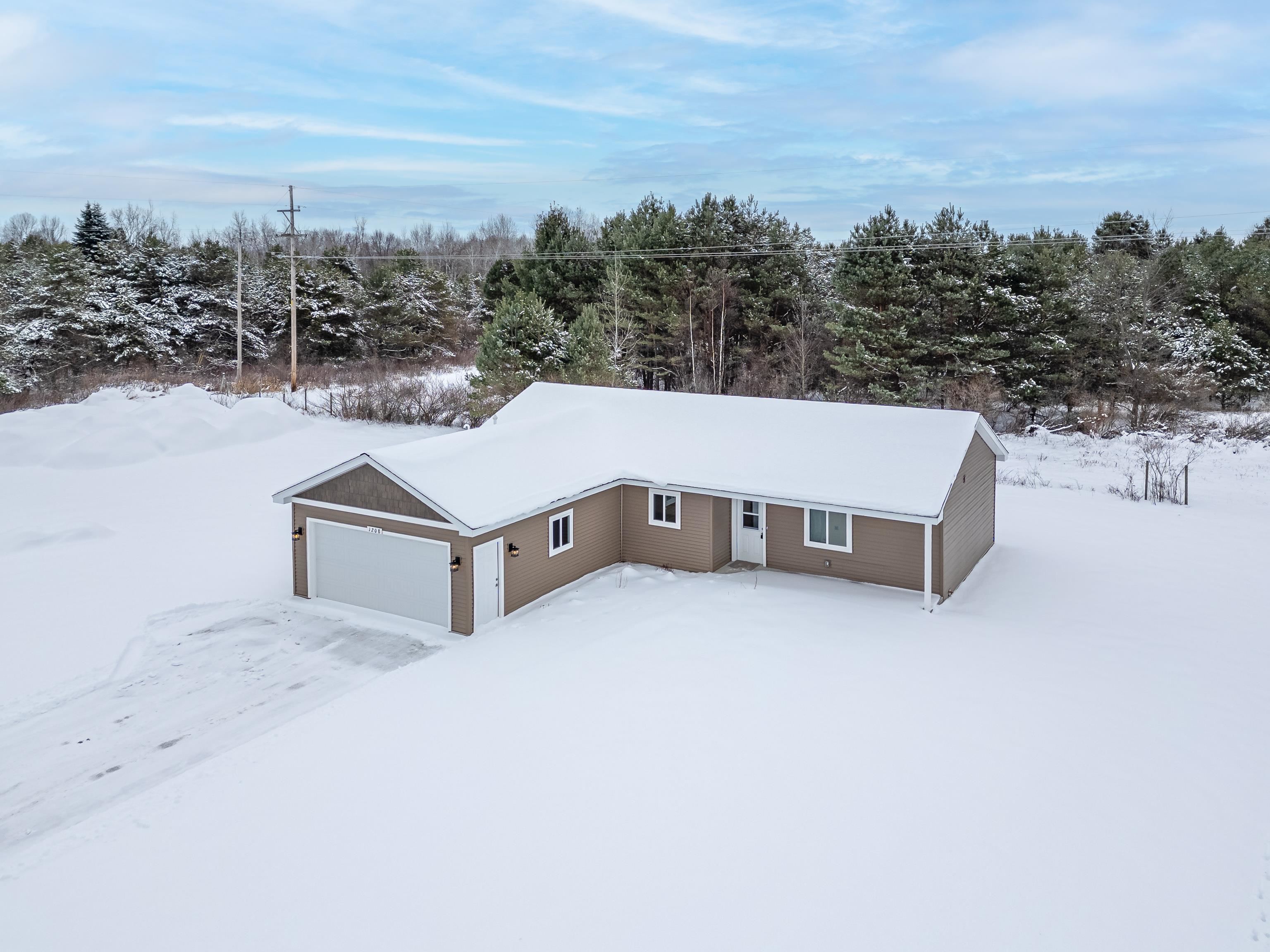 1208 Pheasant Run Gladwin, MI 48624 - Photo 2 of 42