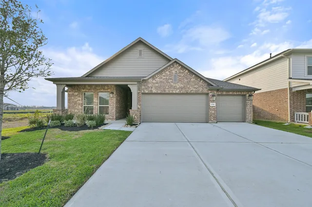 $385,000 | 1536 Apache Heights Drive, Dayton, TX 77535