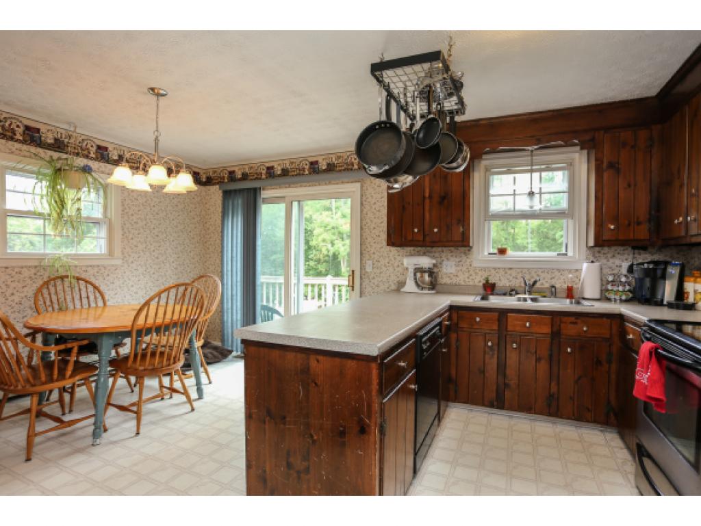 349 South Mammoth Road Manchester, NH 03109 - Photo 4 of 21
