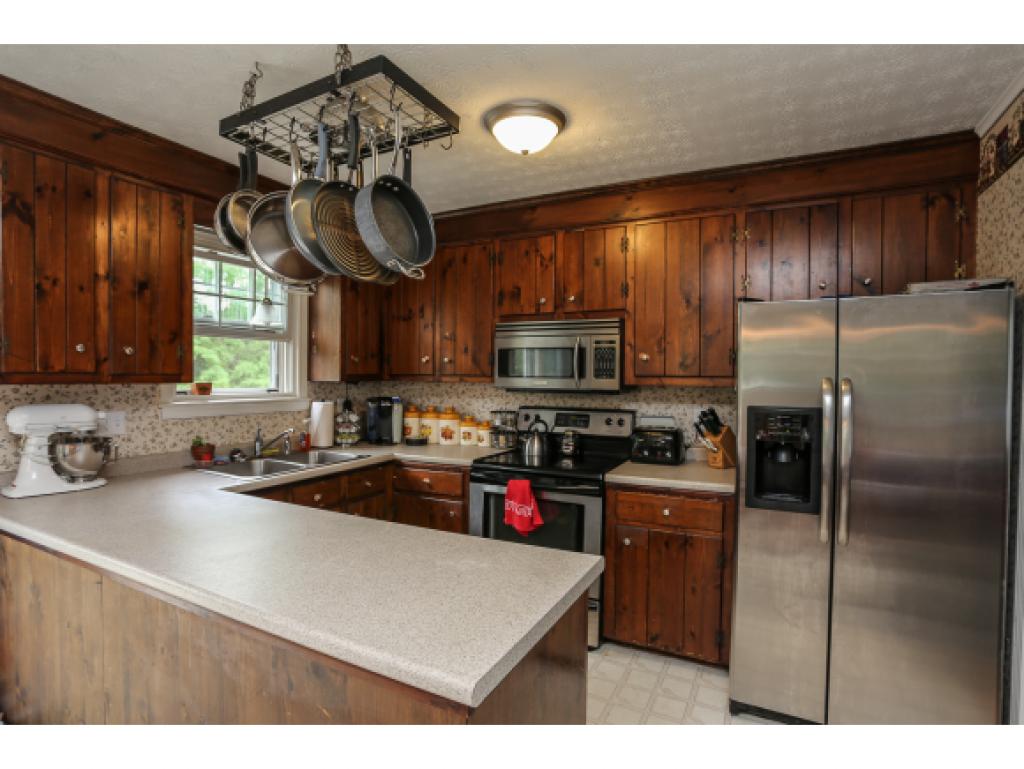 349 South Mammoth Road Manchester, NH 03109 - Photo 5 of 21