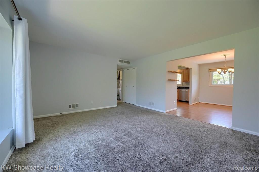 37711 Carson Street Farmington, MI 48331 - Photo 6 of 25