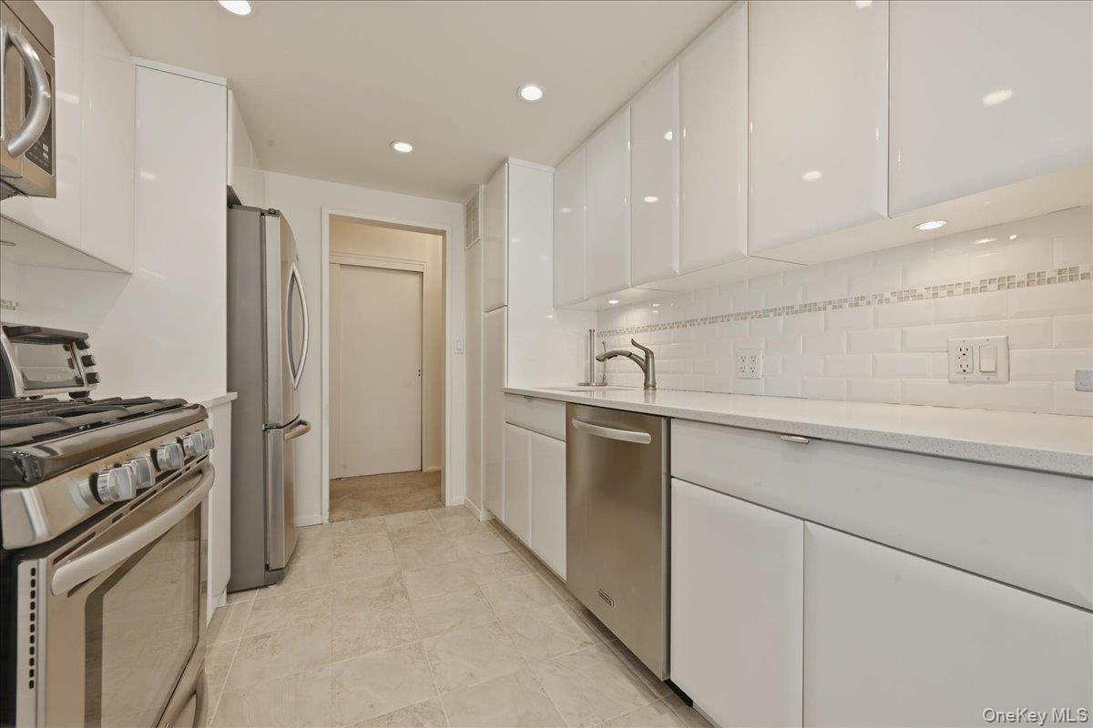 430 Shore Road, Unit 4G Long Beach, NY 11561 - Photo 15 of 36