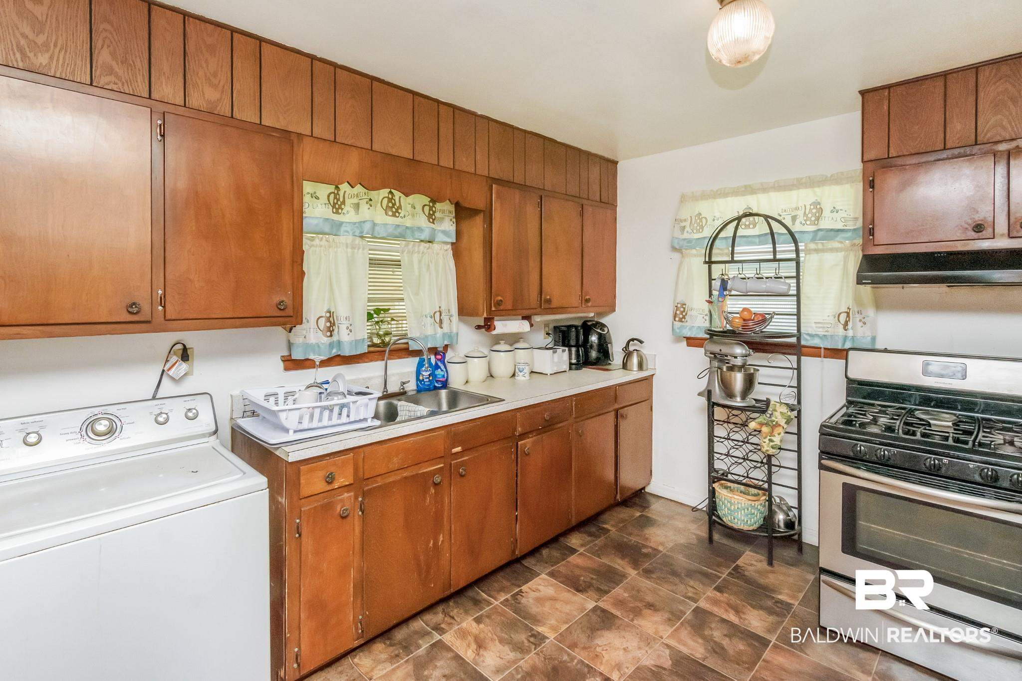 126 Item Avenue Mobile, AL 36607 - Photo 7 of 16